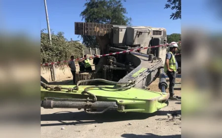 Beykoz’da Hastane İnşaatındaki Vinç Devrildi, Şahinkaya Caddesi Kapanarak Trafik Felç Oldu