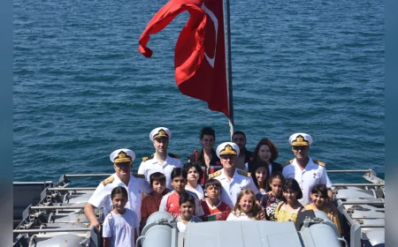 Beykoz'da Sosyal Hizmetlerden Yararlanan Çocuklar Boğaz Komutanlığı’nı Ziyaret Etti