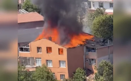 Beykoz’da Çatı Onarımı Sırasında Çıkan Yangın 3 Katlı Binayı Sardı