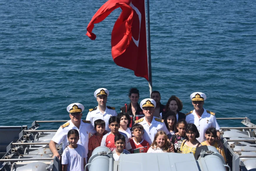 Beykoz'da Sosyal Hizmetlerden Yararlanan Çocuklar Boğaz Komutanlığı’nı Ziyaret Etti