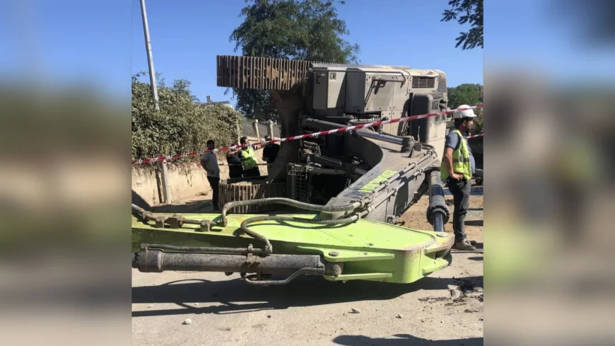 Beykoz’da Hastane İnşaatındaki Vinç Devrildi, Şahinkaya Caddesi Kapanarak Trafik Felç Oldu