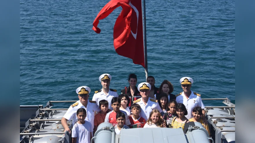 Beykoz'da Sosyal Hizmetlerden Yararlanan Çocuklar Boğaz Komutanlığı’nı Ziyaret Etti