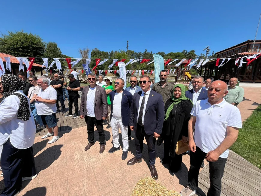Cumhuriyetköy Pazarı’nda tohum dağıtımı yapıldı, çiftçilerle doğrudan iletişim kuruldu