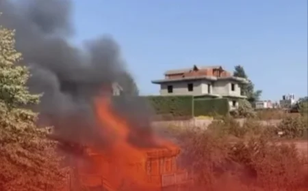 Beykoz Çavuşbaşı’nda ağaç ev yangını mahalleliyi korkuttu, itfaiye faciayı önledi