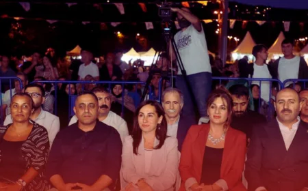 Beykoz Çayır Festivali’nin 3. gününde hemşehri dernekleri buluştu, Koma Rozerîn sahne aldı