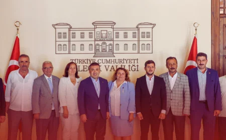 Beykoz Muhtarlar Derneği, Bilecik Valisi Faik Oktay Sözer’i makamında ziyaret etti
