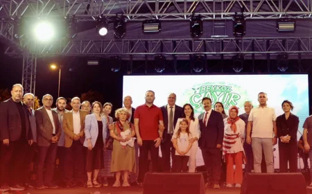 Beykoz Çayır Festivali 5. gününde hemşehri dernekleri ve müzik dolu geceyle coşkuya ev sahipliği yaptı