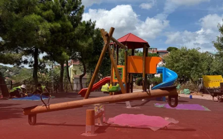 Beykoz Belediyesi çocuklar için Çubuklu ve Kavacık’taki park zeminlerini yeniledi