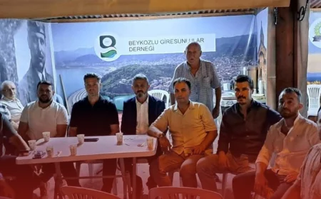 Beykoz Çayır Festivali’nde Karadeniz gecesi: MHP heyeti hemşehrilerle bir araya geldi