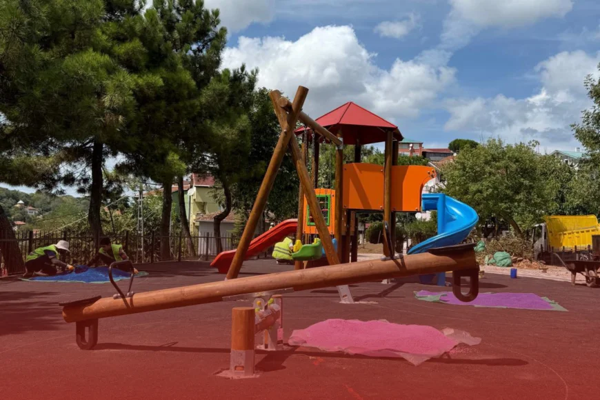 Beykoz Belediyesi çocuklar için Çubuklu ve Kavacık’taki park zeminlerini yeniledi