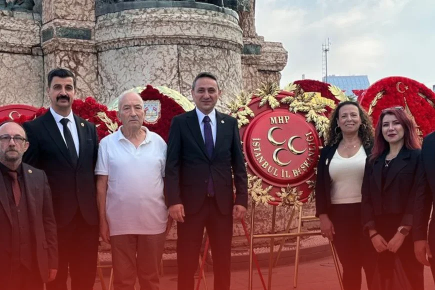 MHP İstanbul İl Başkanlığı Taksim’de 30 Ağustos Zafer Bayramı’nı çelenk töreniyle kutladı