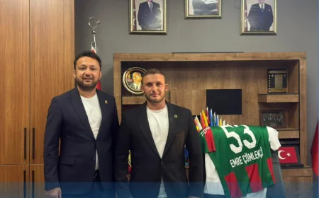 Paşabahçe Spor Kulübü’nden MHP Beykoz İlçe Başkanı Emre Çömlekçi’ye 53 numaralı forma jesti