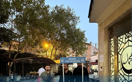 Beykoz Ülkü Ocakları 12 Eylül’de Ülkücü Şehitler için cami cemaatine lokum ve gül suyu ikram etti
