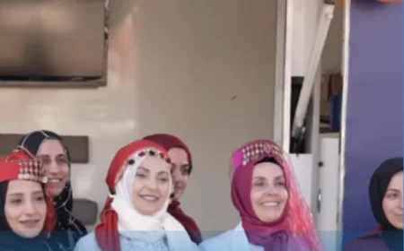 AK Parti Beykoz İlçe Kadın Kolları İbn-i Sina Haftası’nda şifalı bitkiler ve Osmanlı şerbetleriyle vatandaşlarla buluştu