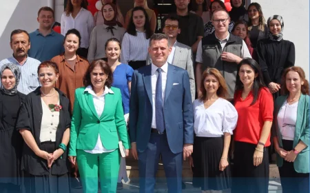 Beykoz’da 2025-2026 eğitim yılı başladı, Kaymakam Ürkmezer öğrencilerle ilk ders heyecanını paylaştı