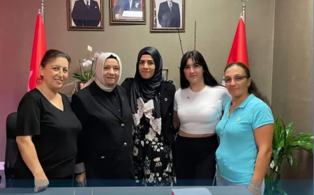 MHP Beykoz’da yeni katılımlar: Kadın Kolları Başkanı Hatice Hacımahmutoğlu rozet takdim etti