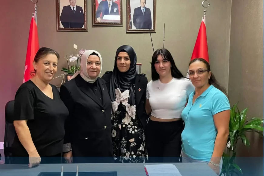 MHP Beykoz’da yeni katılımlar: Kadın Kolları Başkanı Hatice Hacımahmutoğlu rozet takdim etti