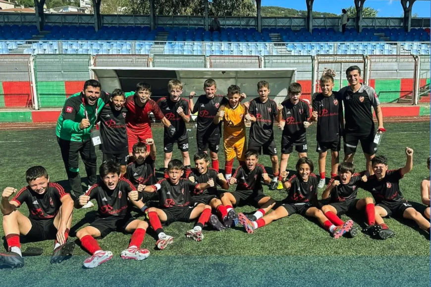 Paşabahçe Spor Kulübü, U13 Takımını U14 Ligi’nde Beykoz Elmalı Spor Adıyla Sahaya Çıkardı