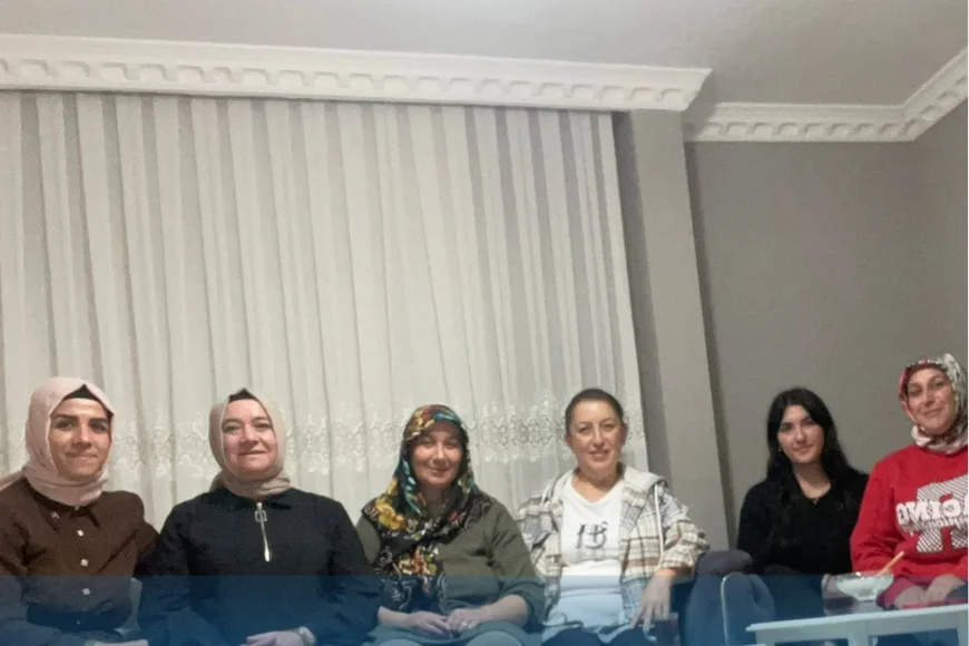 MHP Beykoz Kadın Kolları Dereseki’de “Komşum Nasılsın” projesiyle vatandaşları ziyaret etti