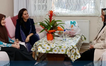 Beykoz Belediye Başkan Vekili Özlem Vural Gürzel, Cumhurbaşkanı Erdoğan’ın sütannesi Binnaz Baloğlu’nu ziyaret etti