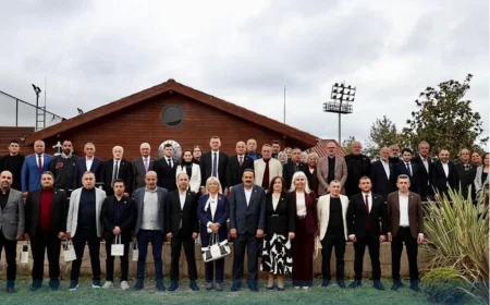 Beykoz’da Muhtarlar Günü buluşmasında birlik mesajı: İlçe Başkanı Emre Çömlekçi ve Meclis Üyesi Kadir Çakıroğlu muhtarlarla buluştu