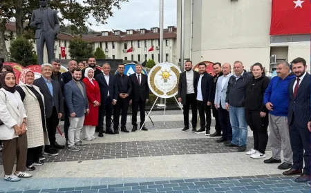 AK Parti Beykoz İlçe Başkanlığı, Cumhuriyet’in 102. Yılında Beykoz’da Düzenlenen Çelenk Sunma Törenine Katıldı
