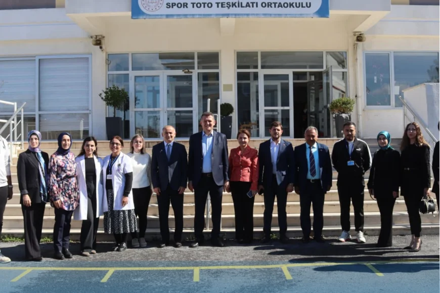 Kaymakam Fatih Ürkmezer: “Öğrencilerin kitap okuma alışkanlıklarını güçlendirmeliyiz”
