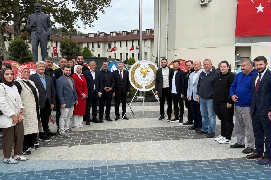 AK Parti Beykoz İlçe Başkanlığı, Cumhuriyet’in 102. Yılında Beykoz’da Düzenlenen Çelenk Sunma Törenine Katıldı
