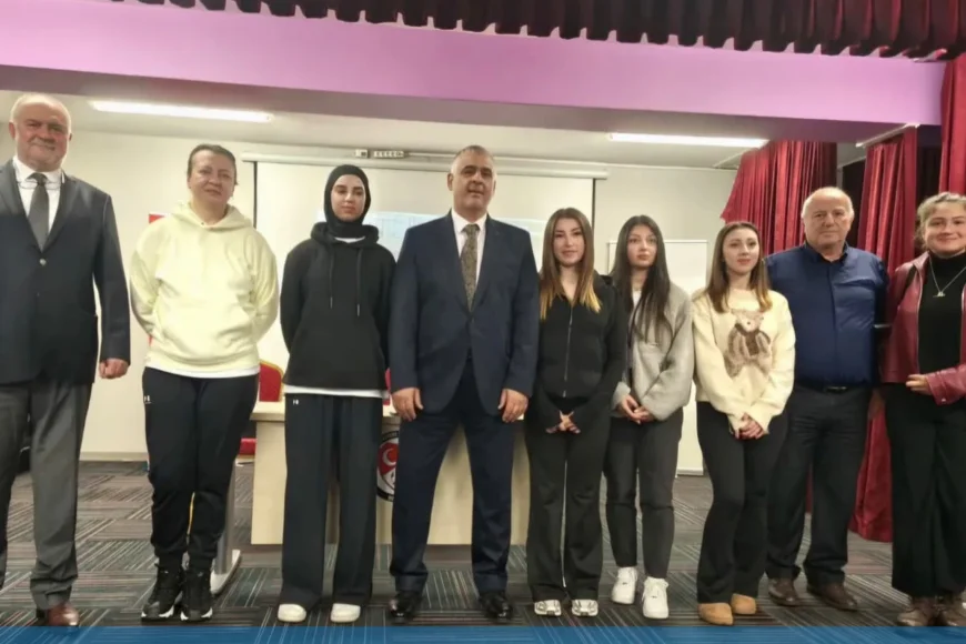 Genç AR-GE Projesi Kariyer Buluşmalarının İlki Beykoz’da Yapıldı: Akademisyenler Öğrencilerle Buluştu