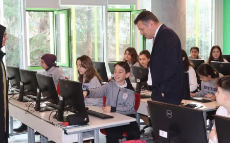 Beykoz Kaymakamı Dr. Fatih Ürkmezer Beykoz Koç Ortaokulu’nu Ziyaret Etti Eğitim Çalışmaları Yerinde İncelendi