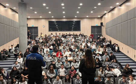 Beykoz İlçe Emniyet Müdürlüğü’nden Okullarda Geleceğe Atılan Güvenli Adımlar Projesi Kapsamında Bilinçlendirme Semineri