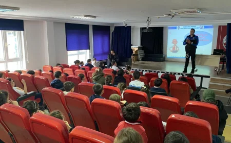 Beykoz İlçe Emniyet Müdürlüğü “Geleceğe Atılan Güvenli Adımlar Projesi” Kapsamında Fatinhoca İlkokulu’nda Öğrencilere Bilgilendirme Semineri Düzenledi
