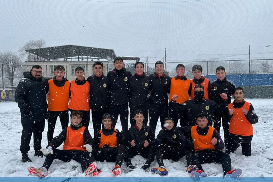 Çubukluspor U15 Takımı Beykoz’da Yoğun Kar Yağışına Rağmen Sahaya İndi Azimleri Takdir Topladı