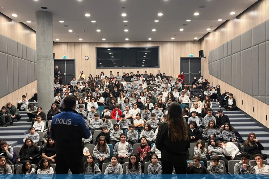 Beykoz İlçe Emniyet Müdürlüğü’nden Okullarda Geleceğe Atılan Güvenli Adımlar Projesi Kapsamında Bilinçlendirme Semineri