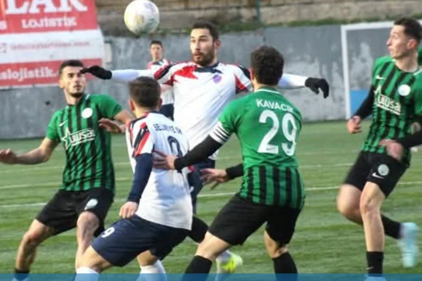 SELİMİYESPOR KENDİ SAHASINDA KAZANDI: 9 KİŞİ KALAN KAVACIKSPOR’A KARŞI 3-1’LİK ZİRVE GALİBİYETİ