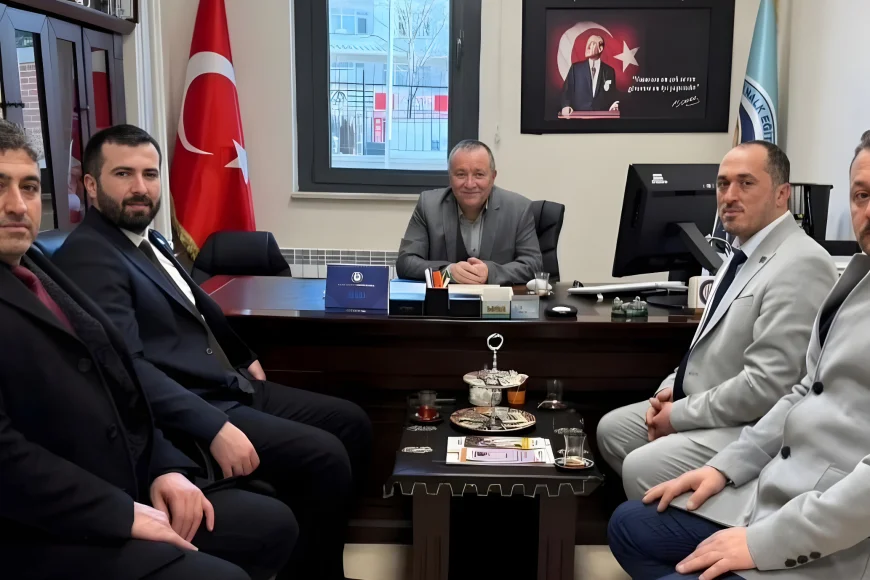 Anahtar Parti Beykoz İlçe Teşkilatı Halk Eğitim Merkezi Müdürlüğü’nü Ziyaret Ederek Eğitim Faaliyetlerini İnceledi