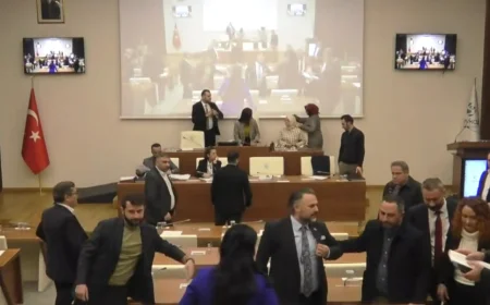 AK Parti Başkan Vekili Özlem Vural Gürzel’den CHP’li Bilgehan Murat Miniç’e Sert Yanıt: “Alnım Açık Hesaplarım Açık”