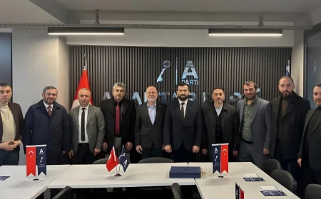 Saadet Partisi Beykoz İlçe Başkanı Hakan Gökcan’dan Anahtar Parti Beykoz’a Nezaket Ziyareti: Fidan Sertifikası Takdim Edildi