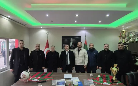 MHP Beykoz İlçe Teşkilatı Paşabahçe Spor Kulübü’nü Ziyaret Ederek Spor ve Gençlik Çalışmalarını Görüştü
