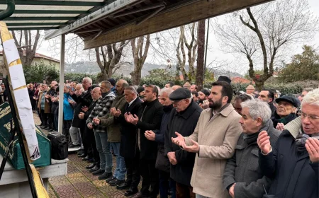 Beykoz’da Duygusal Veda Anadolu Hisarı Mahalle Muhtarı Güzin Merve’nin Eşi Oktay Merve Son Yolculuğuna Uğurlandı