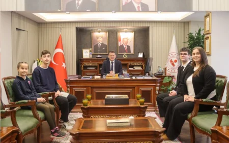 Beykoz Kaymakamı Dr. Fatih Ürkmezer’e İlçe Öğrenci Meclisi Ziyareti: “Gençlerin Demokratik Katılımı Çok Kıymetli”