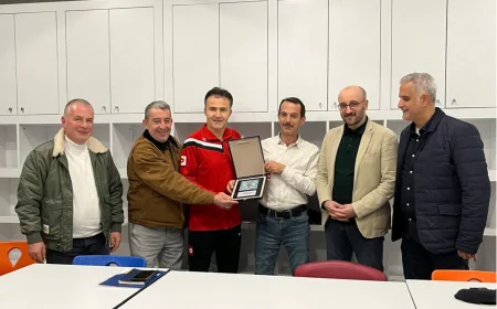 Ankara’daki Türkiye Taekwondo Poomsae Şampiyonası’nda Türkiye İkincisi Olan Yaşar Aydınoğlu’na Beykoz’da Plaket Takdimi