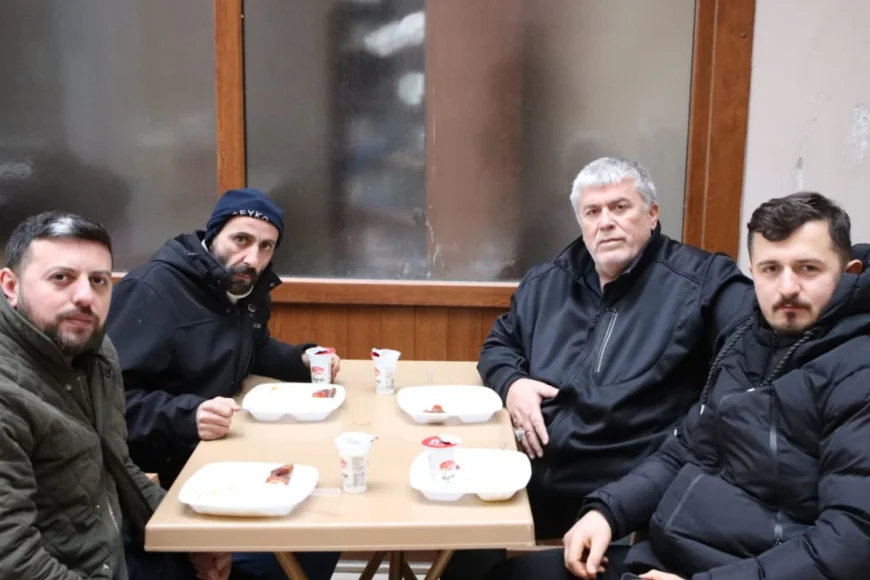 MHP Beykoz Bölge Başkanı’nın Anne ve Babası İçin Umre Dönüşü Çiftehavuzlar Camii’nde Şükür Mevlüdü Düzenlendi