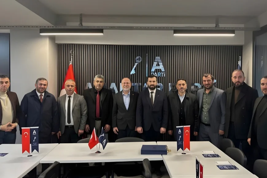 Saadet Partisi Beykoz İlçe Başkanı Hakan Gökcan’dan Anahtar Parti Beykoz’a Nezaket Ziyareti: Fidan Sertifikası Takdim Edildi