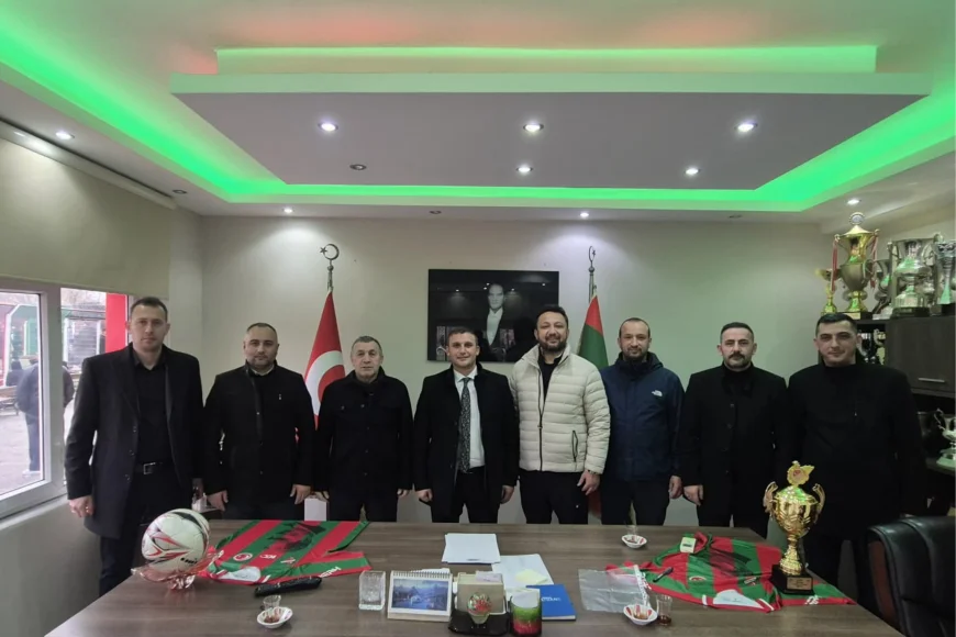MHP Beykoz İlçe Teşkilatı Paşabahçe Spor Kulübü’nü Ziyaret Ederek Spor ve Gençlik Çalışmalarını Görüştü