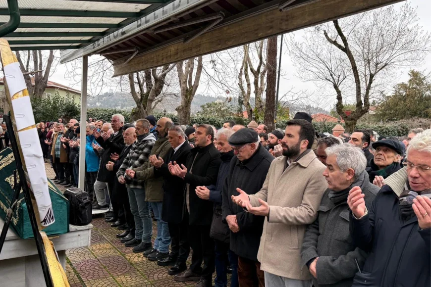 Beykoz’da Duygusal Veda Anadolu Hisarı Mahalle Muhtarı Güzin Merve’nin Eşi Oktay Merve Son Yolculuğuna Uğurlandı