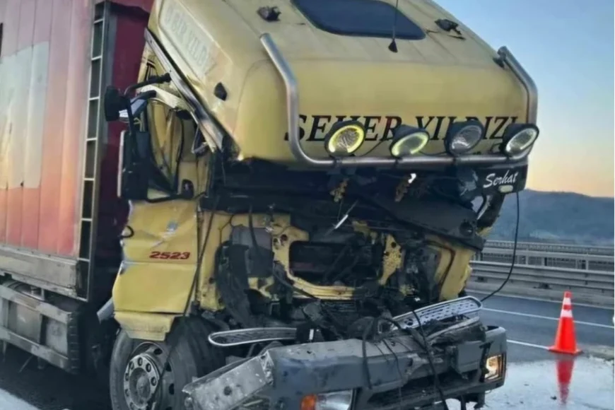 Beykoz Riva Kavşağı’nda Kamyon TIR’a Saplandı: Sürücü Ağır Yaralı Olarak Kurtarıldı