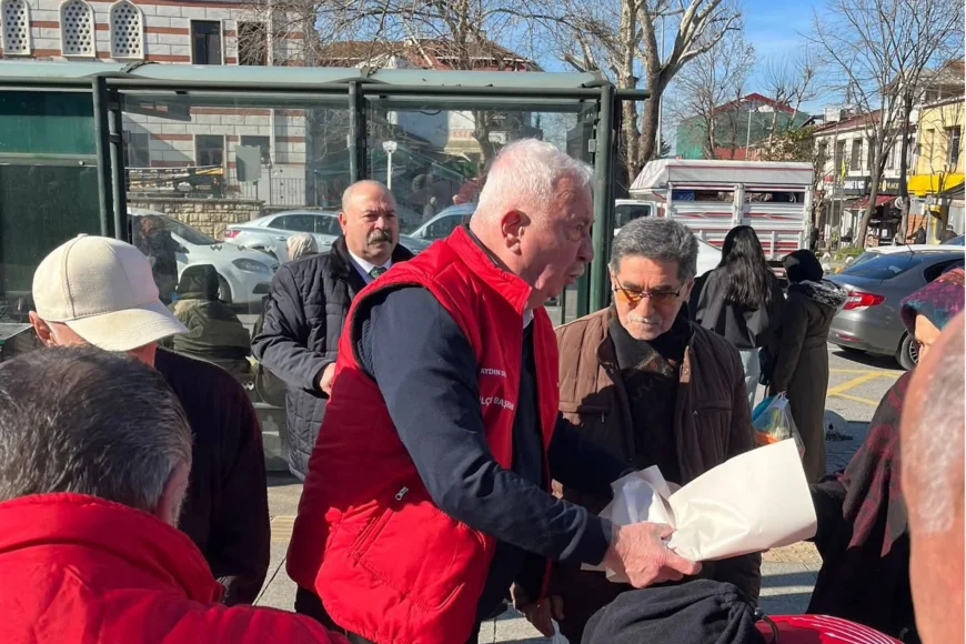 CHP Beykoz İlçe Başkanlığı Ramazan Dayanışması Kapsamında Paşabahçe ve İncirköy’de Vatandaşlara Pide Dağıttı