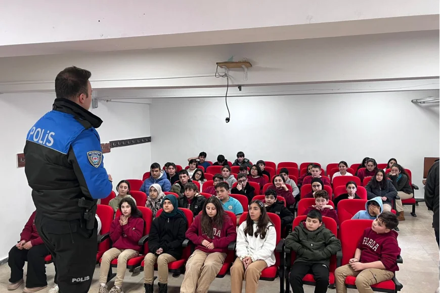 Beykoz İlçe Emniyet Müdürlüğü Öğrencilere “Geleceğe Atılan Güvenli Adımlar” Semineriyle Güvenli Gelecek Eğitimi Verdi