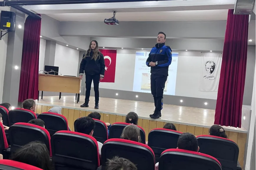 Beykoz İlçe Emniyet Müdürlüğü Geleceğe Atılan Güvenli Adımlar Projesiyle Öğrencilere Farkındalık Semineri Düzenledi
